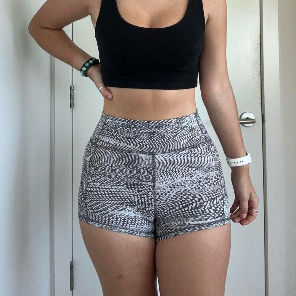 Lululemon Align Black And Gray Patterned Shorts! - image 1